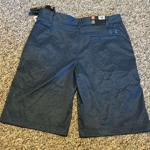 New Under Armour Boys Youth Shorts Pattern fabric Size 14 Loose Short Polyester
